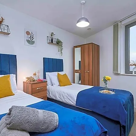 Ξενοδοχείο Centre | 2 Bed Group W/ Balcony & Parking 4*