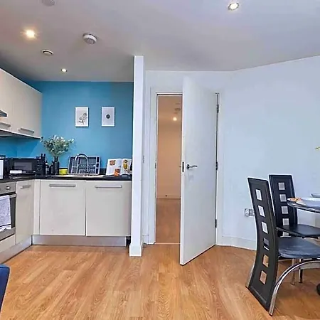 Ξενοδοχείο Centre | 2 Bed Group W/ Balcony & Parking