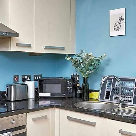Centre | 2 Bed Group W/ Balcony & Parking Ξενοδοχείο