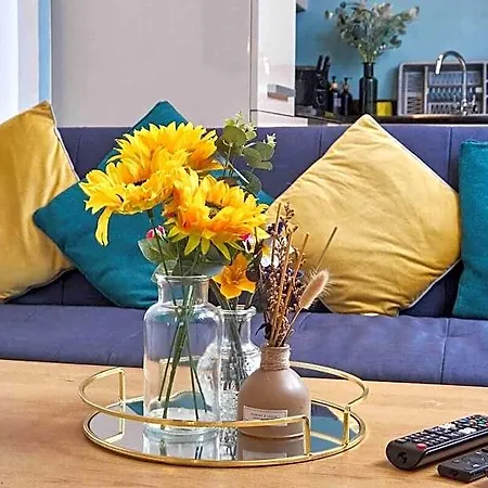 Ξενοδοχείο Centre | 2 Bed Group W/ Balcony & Parking Λιντς