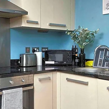 Centre | 2 Bed Group W/ Balcony & Parking Ξενοδοχείο 4*