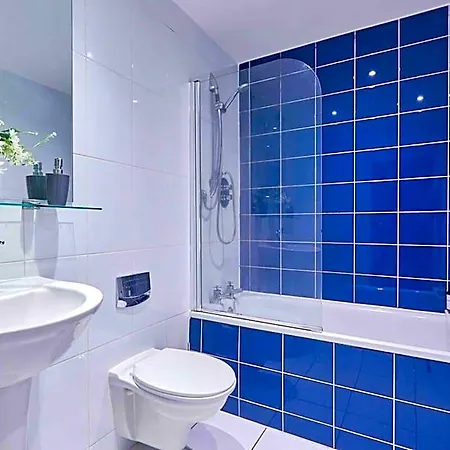 Ξενοδοχείο Centre | 2 Bed Group W/ Balcony & Parking Λιντς