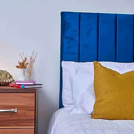 Ξενοδοχείο Centre | 2 Bed Group W/ Balcony & Parking 4*