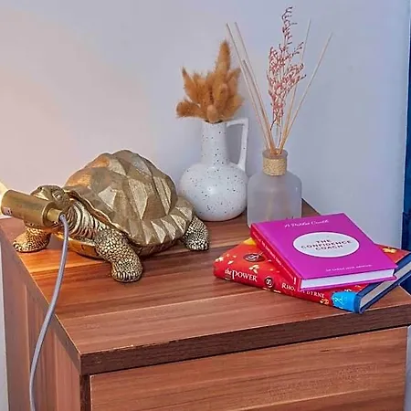 Centre | 2 Bed Group W/ Balcony & Parking Ξενοδοχείο Λιντς
